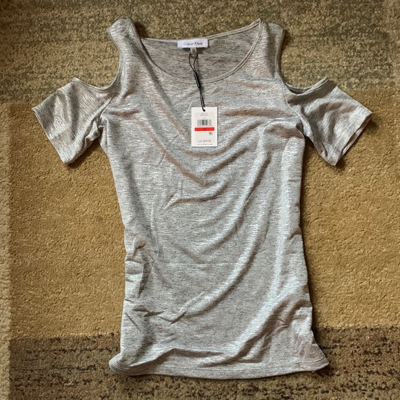 Calvin Klein Tops - Women’s Calvin Klein Shimmery Silver Cold Shoulder Short Sleeve Top -Size XS NWT